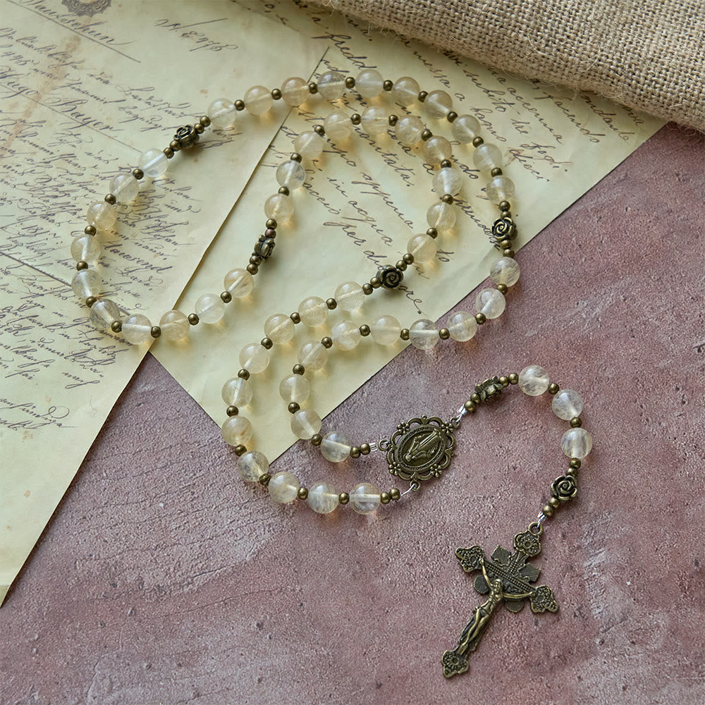 Christianartworkshop Chapelet en perles de verre ambré orné de camélias : un symbole de la lumière et de la pureté du Christ - image 2