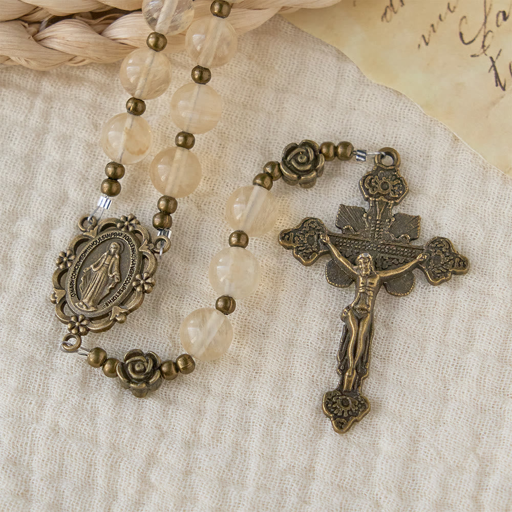 Christianartworkshop Chapelet en perles de verre ambré orné de camélias : un symbole de la lumière et de la pureté du Christ - image 6