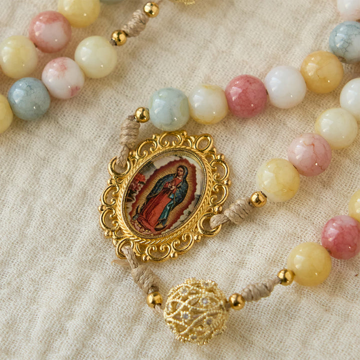 Christianartworkshop Chapelet aux teintes pastel orné de filigranes dorés : médaillon émaillé représentant Notre-Dame - image 5