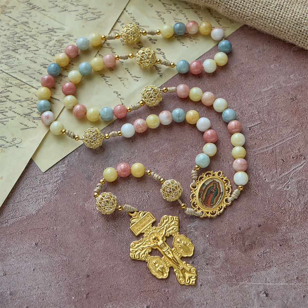 Christianartworkshop Chapelet aux teintes pastel orné de filigranes dorés : médaillon émaillé représentant Notre-Dame - Notre-Dame et le Crucifix - image 0
