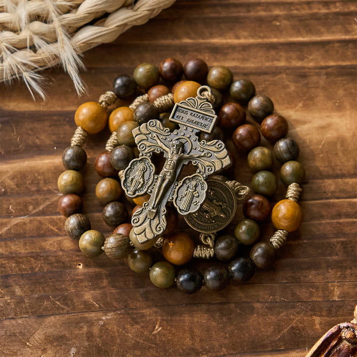 Christianartworkshop Chapelet en perles de bois de santal avec saint Benoît et crucifix : médaillon en bronze - image 3