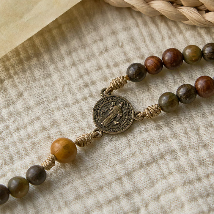 Christianartworkshop Chapelet en perles de bois de santal avec saint Benoît et crucifix : médaillon en bronze - image 5