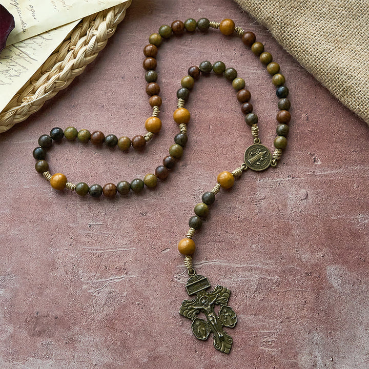 Christianartworkshop Chapelet en perles de bois de santal avec saint Benoît et crucifix : médaillon en bronze - image 2