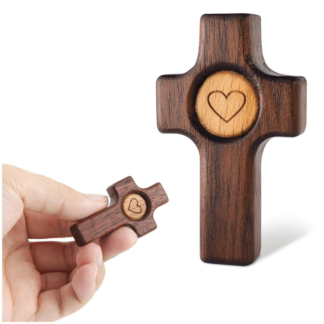Christianartworkshop Croix de poche en noyer noir avec incrustation de cœur : un symbole de l’amour indéfectible du Christ - Noyer noir (1 pièce) - image 0