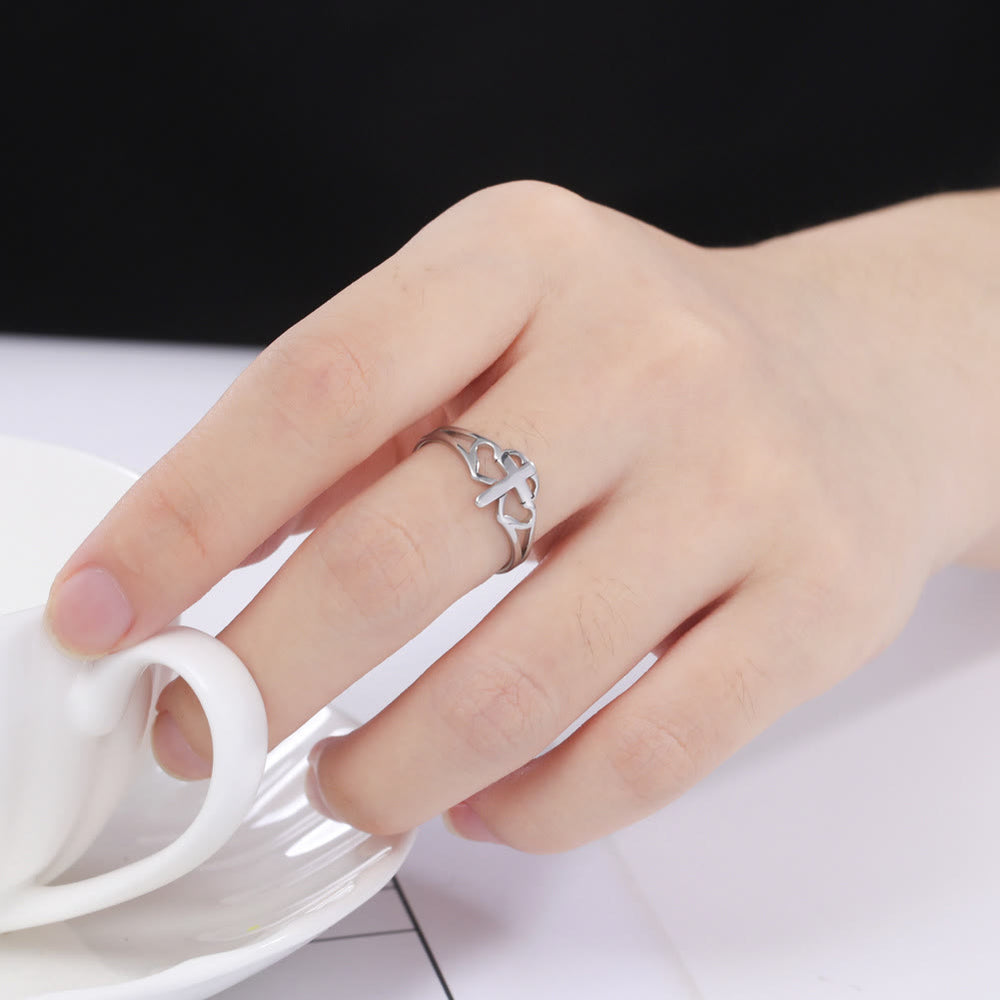 Christianartworkshop Bague ajourée en forme de croix et de cœur : symbole de l’amour du Christ et de sa fidélité. - image 1