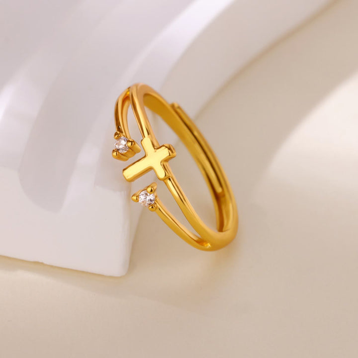Christianartworkshop Bague double anneau en forme de croix ornée d'un zircon : un symbole de l'amour rayonnant du Christ - Doré (Convient aux pointures américaines 7 à 9) - image 0