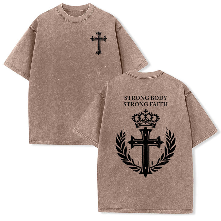 Christianartworkshop T-shirt unisexe délavé « Corps fort, foi forte » avec croix et couronne - Brun - 5XL - image 12