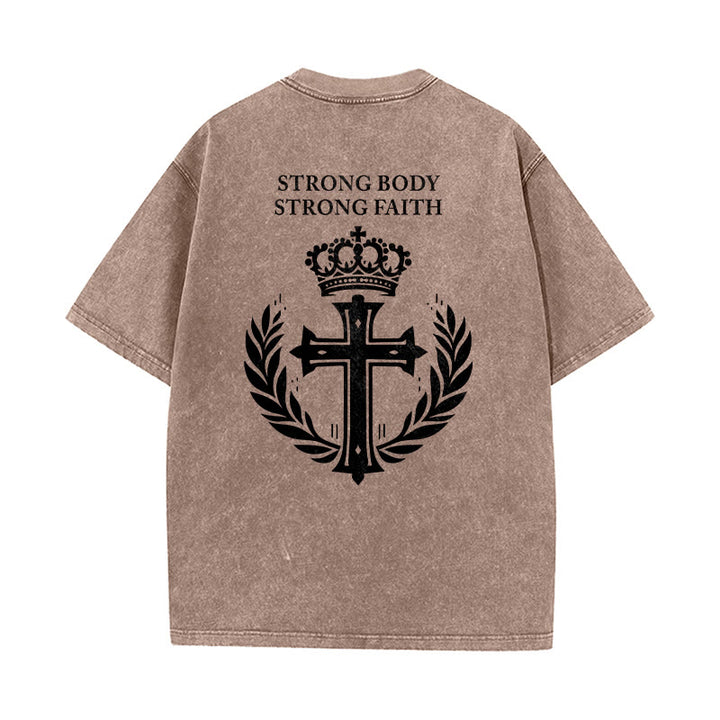 Christianartworkshop T-shirt unisexe délavé « Corps fort, foi forte » avec croix et couronne - image 13