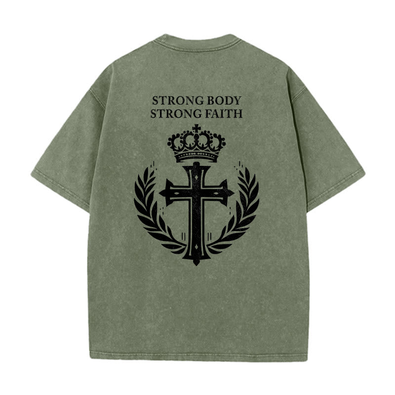 Christianartworkshop T-shirt unisexe délavé « Corps fort, foi forte » avec croix et couronne - image 10