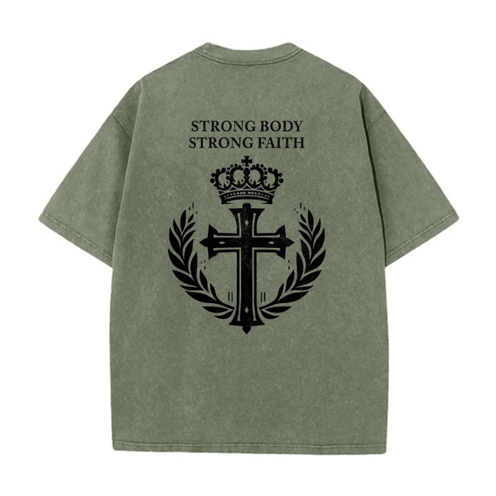 Christianartworkshop T-shirt unisexe délavé « Corps fort, foi forte » avec croix et couronne - image 10