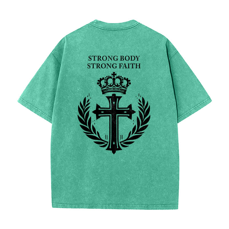 Christianartworkshop T-shirt unisexe délavé « Corps fort, foi forte » avec croix et couronne - image 7