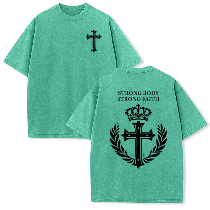 Christianartworkshop T-shirt unisexe délavé « Corps fort, foi forte » avec croix et couronne - Vert - 5XL - image 6