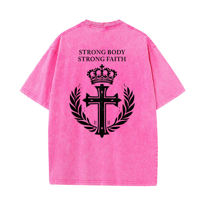 Christianartworkshop T-shirt unisexe délavé « Corps fort, foi forte » avec croix et couronne - image 25