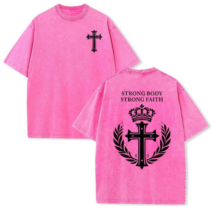 Christianartworkshop T-shirt unisexe délavé « Corps fort, foi forte » avec croix et couronne - Rose - 5XL - image 24