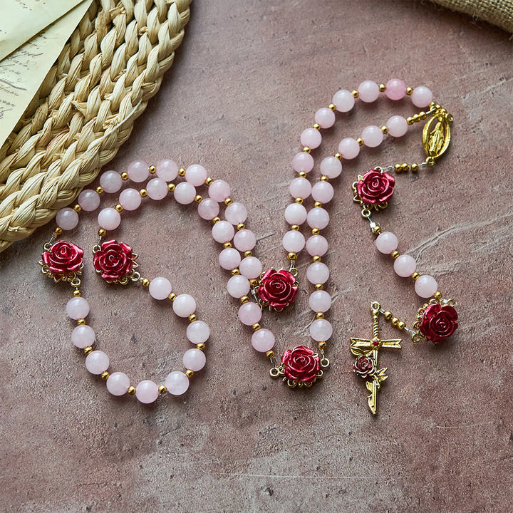 Christianartworkshop Chapelet en quartz rose orné de roses en émail : un symbole de foi et d'amour inconditionnel - Quartz rose - image 0