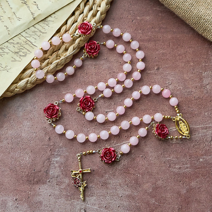 Christianartworkshop Chapelet en quartz rose orné de roses en émail : un symbole de foi et d'amour inconditionnel - image 2