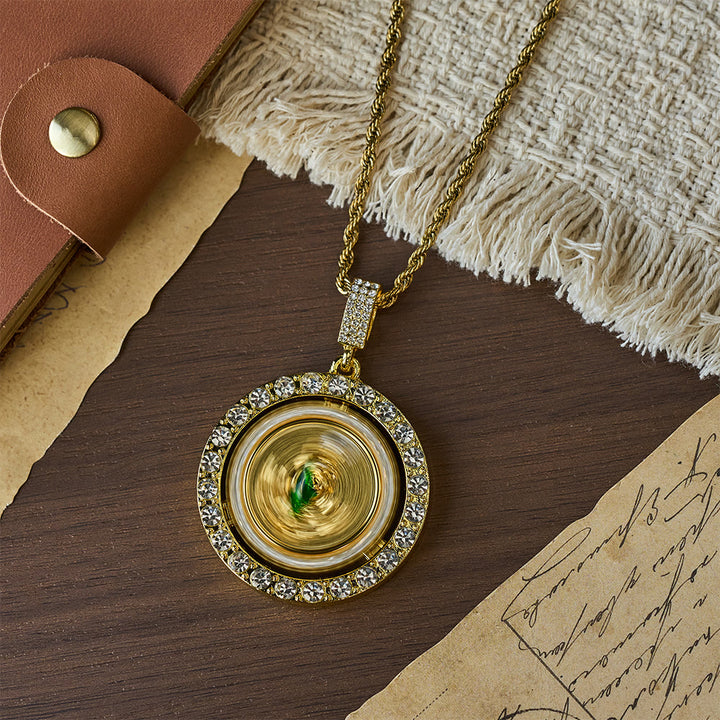 Christianartworkshop Collier halo rotatif en cristal de Saint Jude : un symbole de grâce et de protection sacrées - image 1