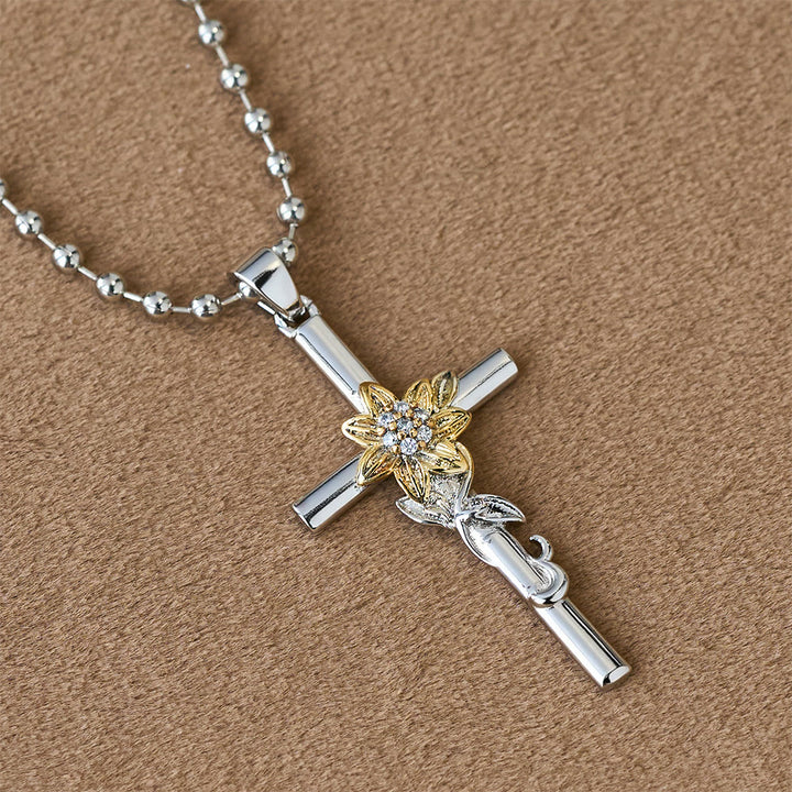 Christianartworkshop Collier pendentif croix argenté orné de motifs floraux et de feuilles dorés - Croix et fleur - image 0