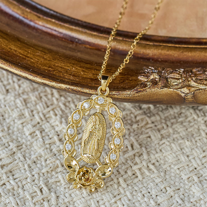 Christianartworkshop Collier Notre-Dame en zircon et couronne florale : symbole de grâce et de protection sacrées - image 3