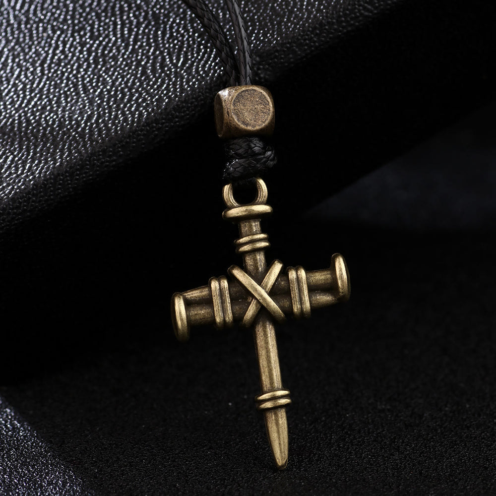 Christianartworkshop Collier vintage en cordon tressé avec croix et clous : symbole de force sacrée et de rédemption - image 1