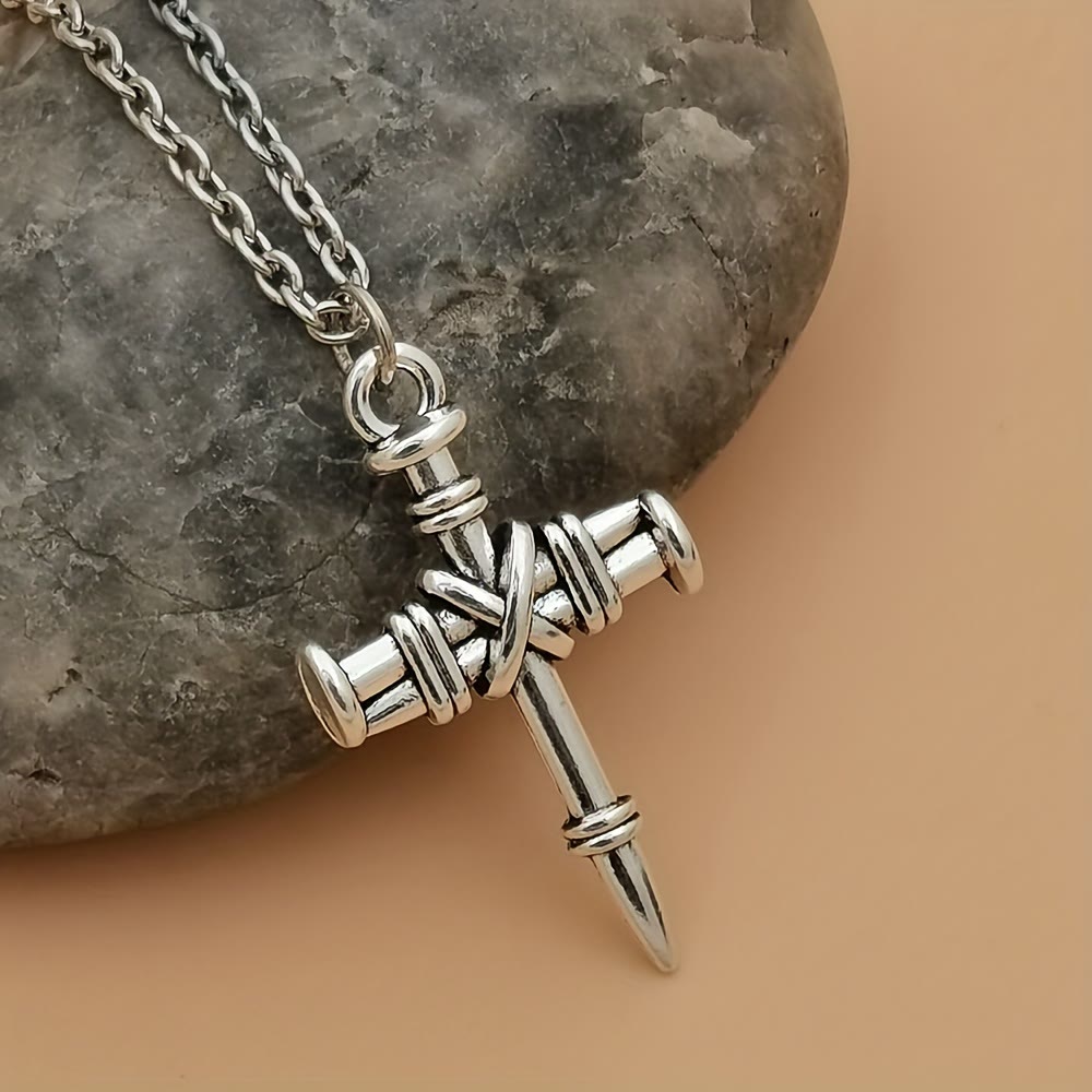 Christianartworkshop Collier à maillons croisés en forme de clous : un symbole de force sacrée et de rédemption - image 2
