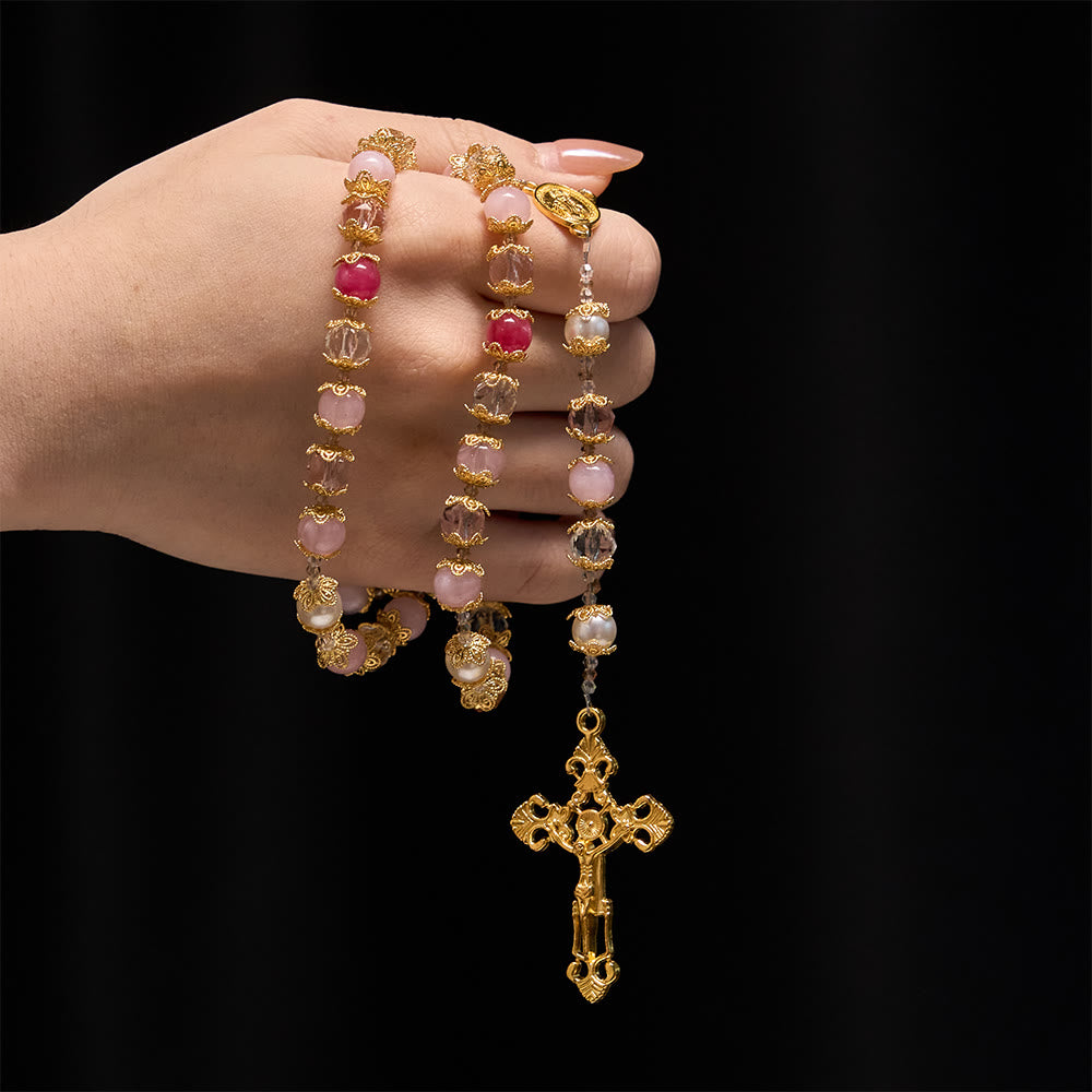 Christianartworkshop Chapelet de dévotion en verre rose avec médaille de Notre-Dame et crucifix : L’amour sacré tissé dans un artisanat élégant - image 1