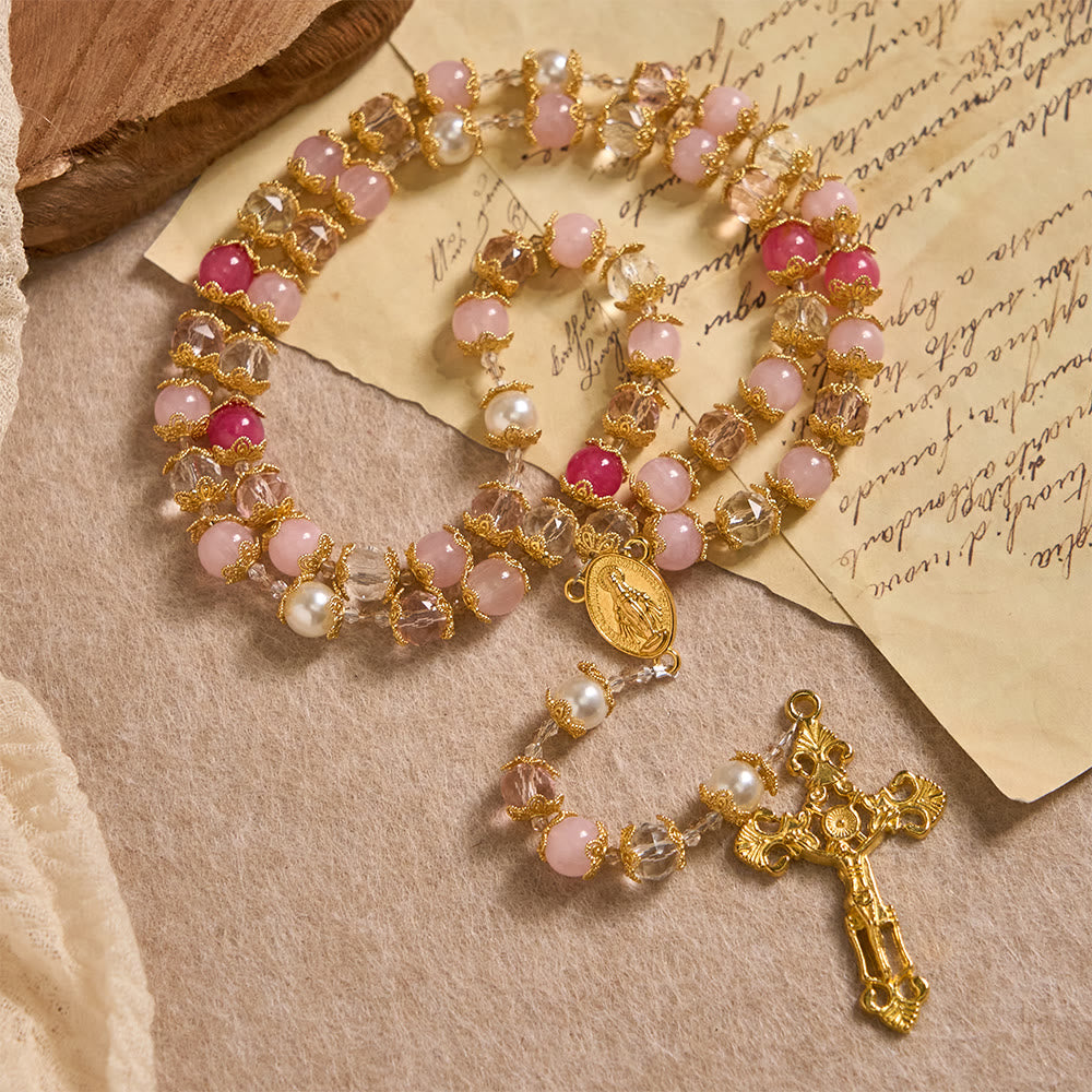 Christianartworkshop Chapelet de dévotion en verre rose avec médaille de Notre-Dame et crucifix : L’amour sacré tissé dans un artisanat élégant - image 3