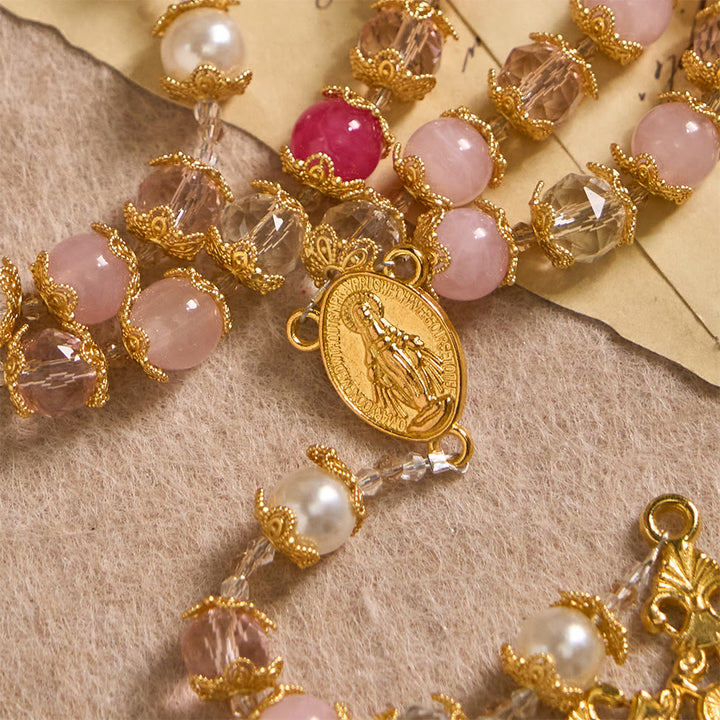 Christianartworkshop Chapelet de dévotion en verre rose avec médaille de Notre-Dame et crucifix : L’amour sacré tissé dans un artisanat élégant - image 6