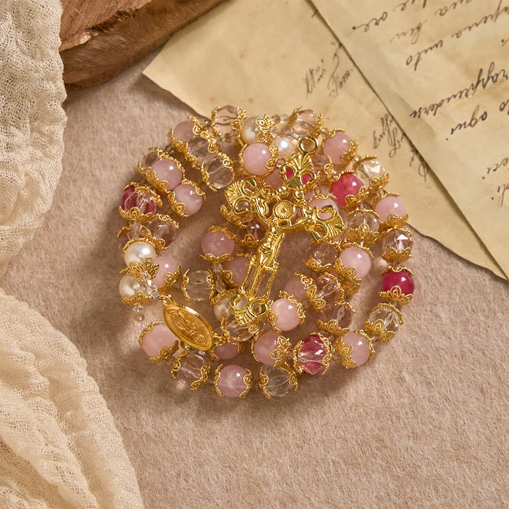 Christianartworkshop Chapelet de dévotion en verre rose avec médaille de Notre-Dame et crucifix : L’amour sacré tissé dans un artisanat élégant - image 4