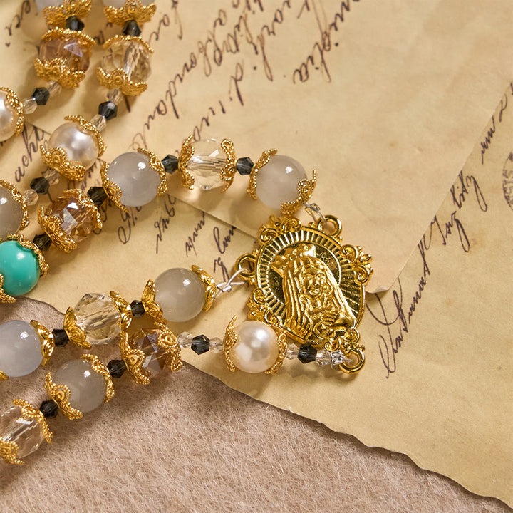 Christianartworkshop Chapelet en perles de verre bleu avec médaille de Notre-Dame et crucifix : un symbole de grâce dans chaque prière - image 6