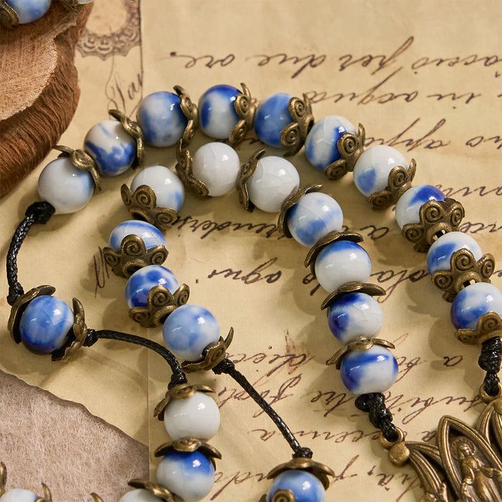 Christianartworkshop Chapelet bleu et blanc à perles avec médaille miraculeuse : un gage de l'intercession divine - image 6