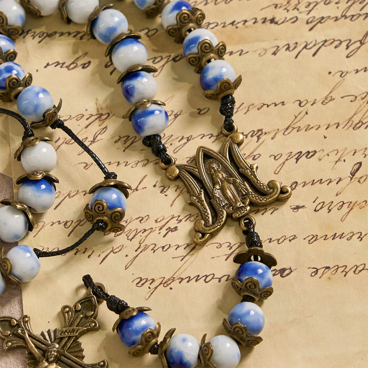 Christianartworkshop Chapelet bleu et blanc à perles avec médaille miraculeuse : un gage de l'intercession divine - image 7