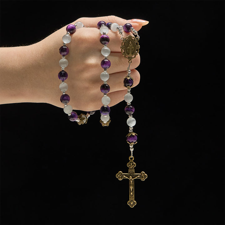 Christianartworkshop Chapelet à perles œil-de-chat avec médaille de Marie : symbole de la protection divine et de la foi - Chapelet œil de chat violet et blanc - image 0