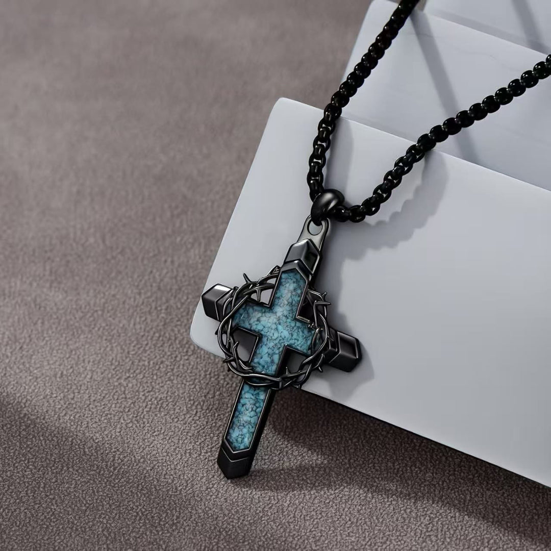 Collier pendentif croix incrustée et enveloppée d'épines de Christianartworkshop : un symbole de l'amour sacrificiel du Christ - Noir - image 0