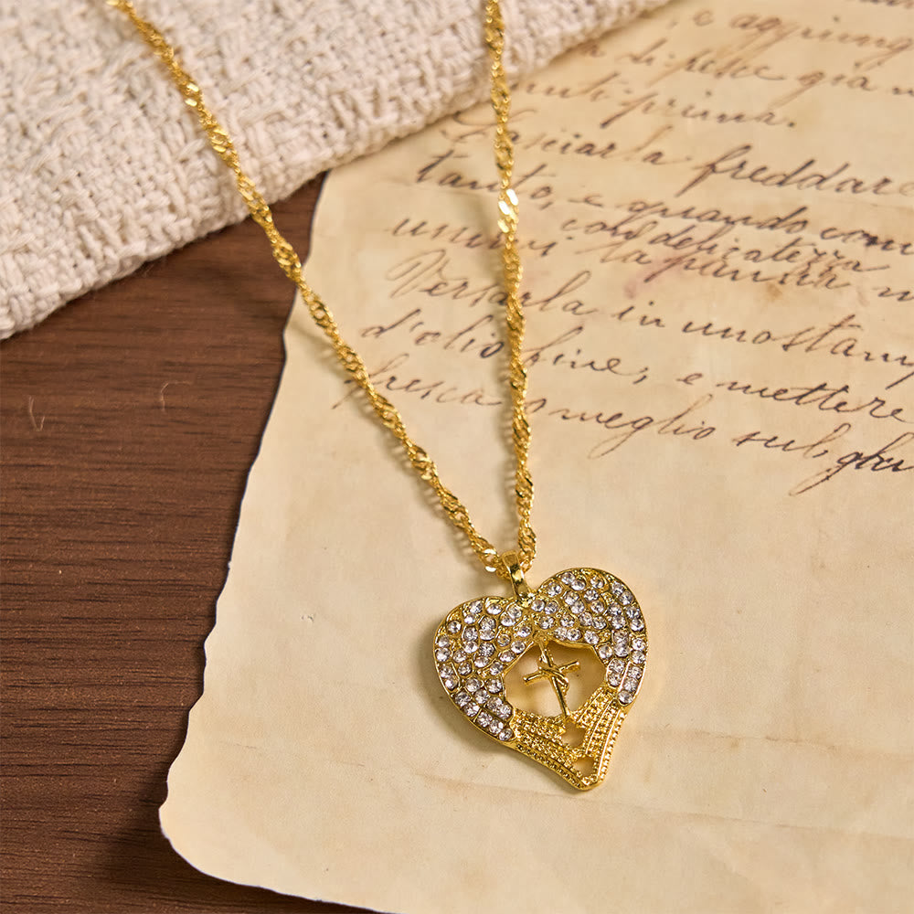 Christianartworkshop Collier croix en forme de cœur incrusté de zircon et orné d'ailes d'ange : symbole d'amour et de grâce divins - image 3