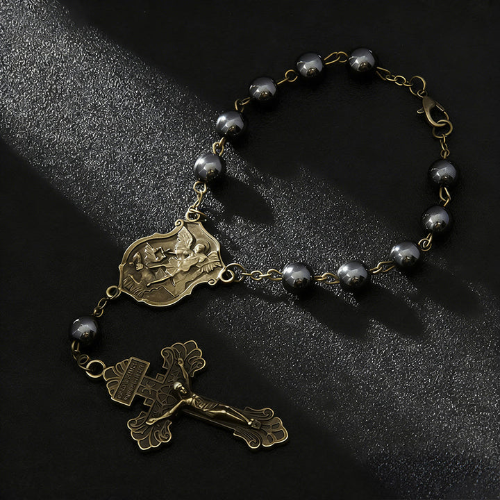 Pendentif de voiture en perle d'hématite avec médaille de Saint Michel et crucifix, créé par Christianartworkshop : un cadeau de protection et de force célestes. - image 2