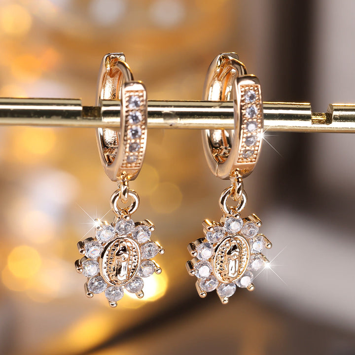 Christianartworkshop Boucles d'oreilles Notre-Dame Zircon Halo Huggie avec médaillon soleil - Notre Dame - image 0