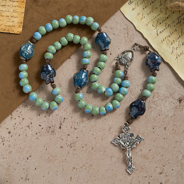 Christianartworkshop Chapelet en céramique avec motif de poisson orchidée, accents du Sacré-Cœur et crucifix orné - Chapelet en céramique avec orchidée et poisson - image 0