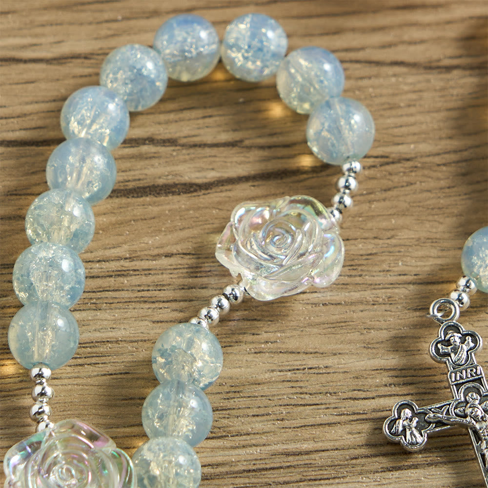 Chapelet en perles de verre vert pâle orné de roses et d'une médaille miraculeuse, de Christianartworkshop - image 6