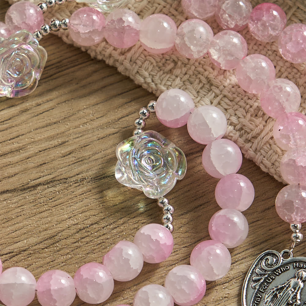Chapelet en perles de verre vert pâle orné de roses et d'une médaille miraculeuse, de Christianartworkshop - image 13