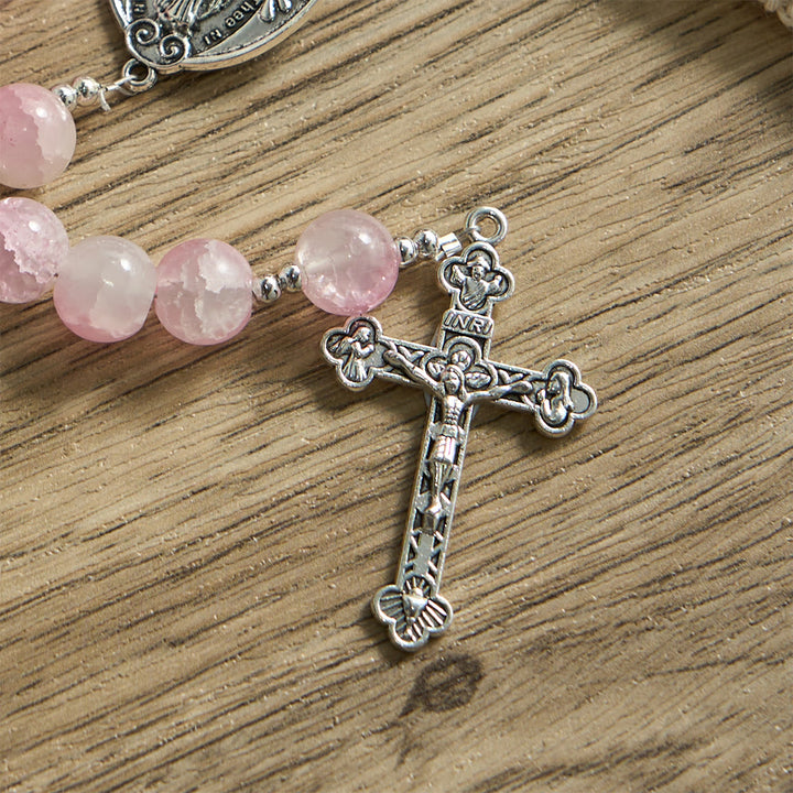 Chapelet en perles de verre rose de Christianartworkshop , orné de roses et d'une médaille miraculeuse - image 7