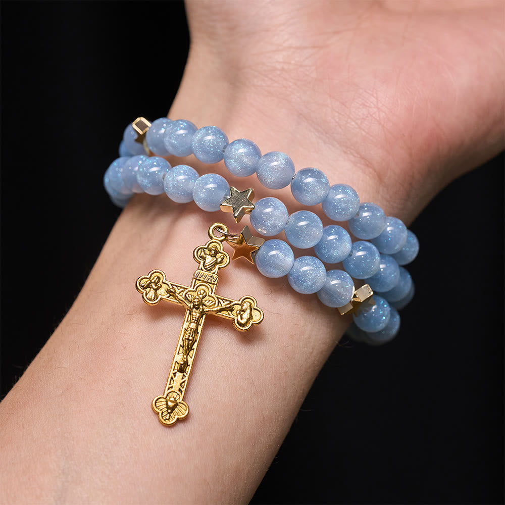 Christianartworkshop Bracelet enroulé de perles de verre bleues avec entretoises en forme d'étoile et crucifix doré - image 1