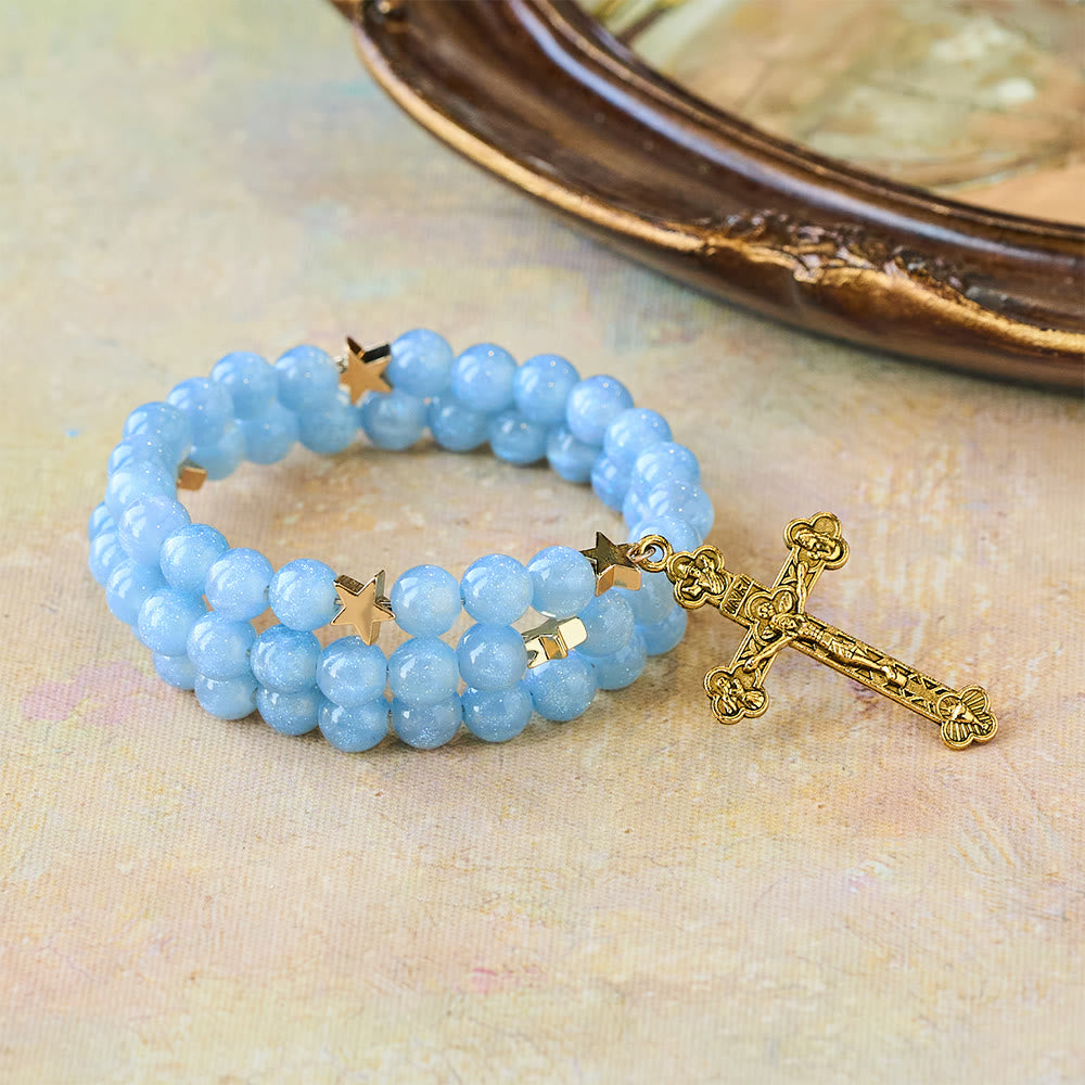 Christianartworkshop Bracelet enroulé de perles de verre bleues avec entretoises en forme d'étoile et crucifix doré - Tour de poignet : 18-23 cm (7,08-9,06 pouces) - image 0