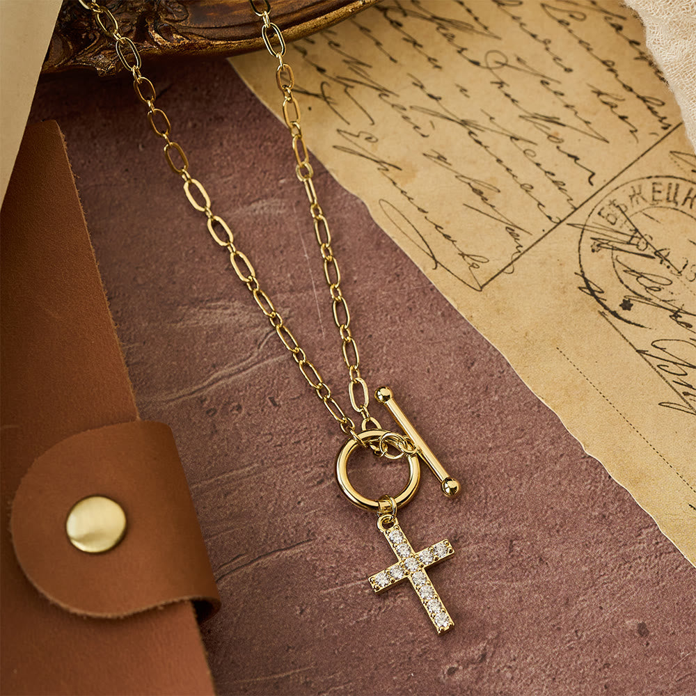 Christianartworkshop Collier croix à fermoir à bascule en zircon pavé : un symbole de foi sacrée et de grâce naturelle - Croix à agrafe OT - image 0