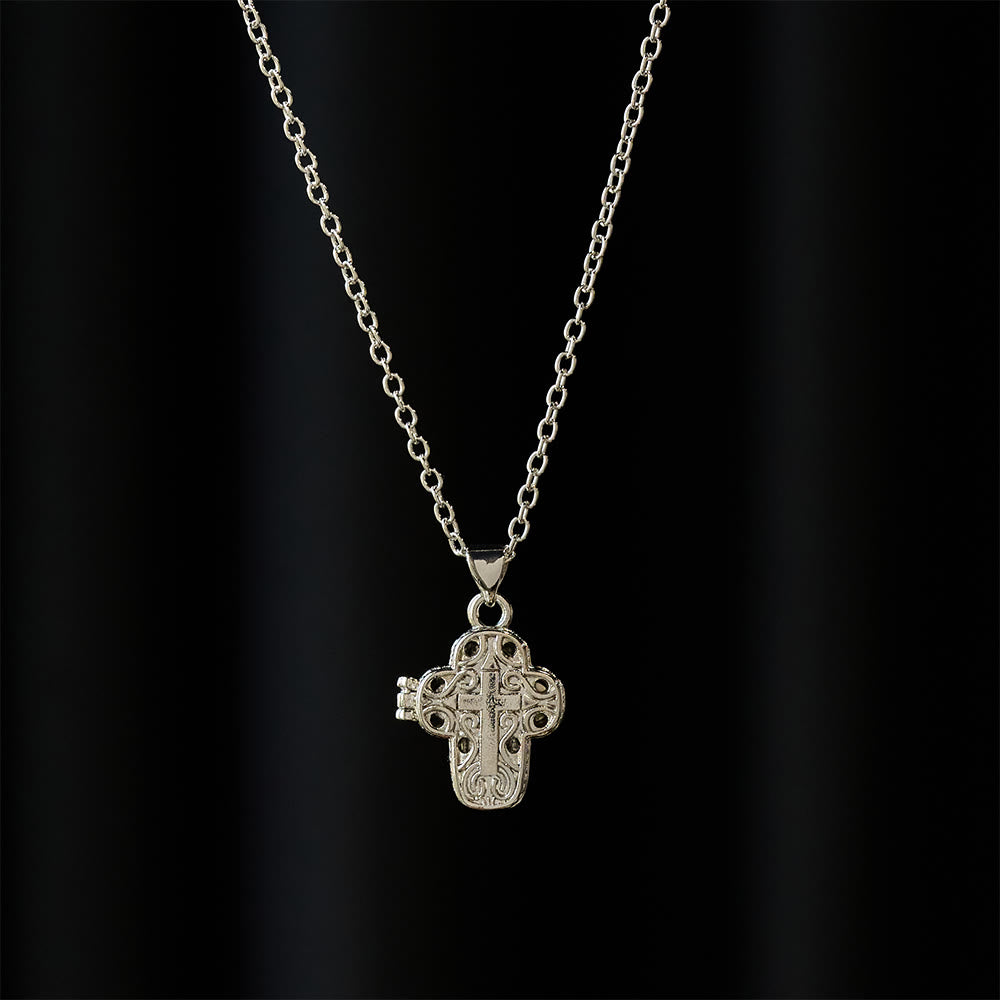 Christianartworkshop Collier médaillon croix orné de filigranes complexes : symbole de secret sacré et de dévotion - image 4