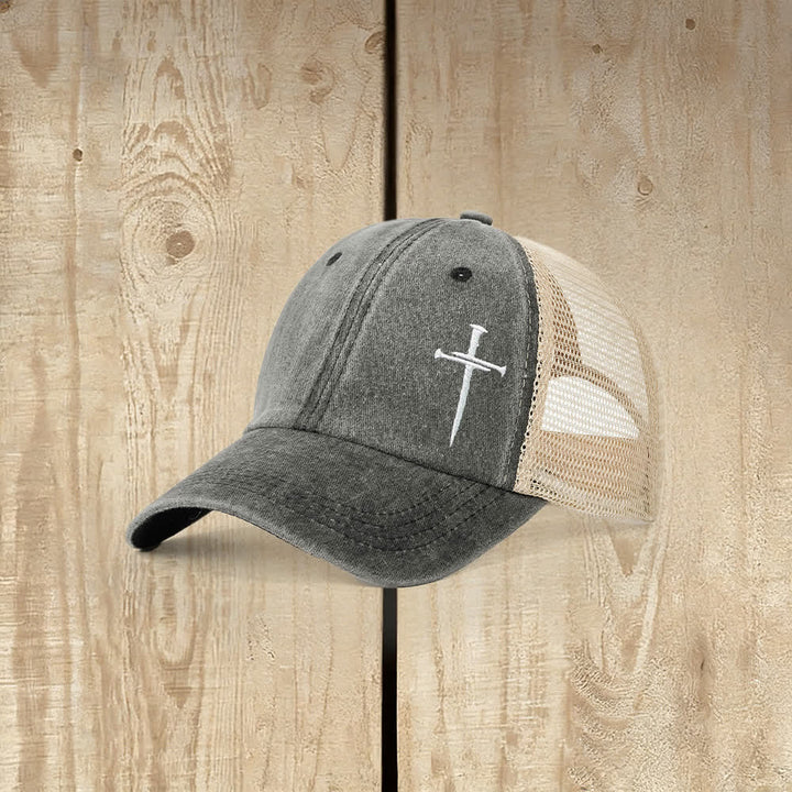 Casquette de camionneur délavée brodée d'une croix à clous, Christianartworkshop - Noir - image 0