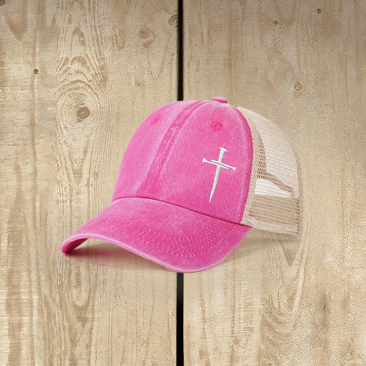 Casquette de camionneur délavée brodée d'une croix à clous, Christianartworkshop - Rose - image 7