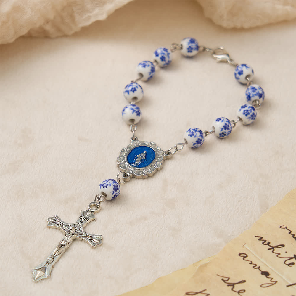 Chapelet de voiture en céramique à fleurs bleues de Christianartworkshop : un symbole de protection mariale pour votre voiture - image 3
