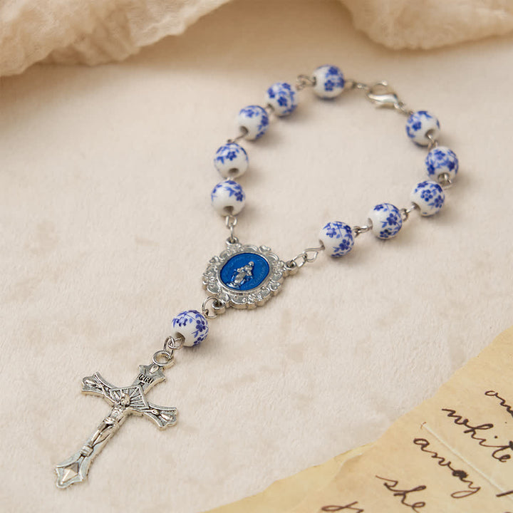 Chapelet de voiture en céramique à fleurs bleues de Christianartworkshop : un symbole de protection mariale pour votre voiture - image 3