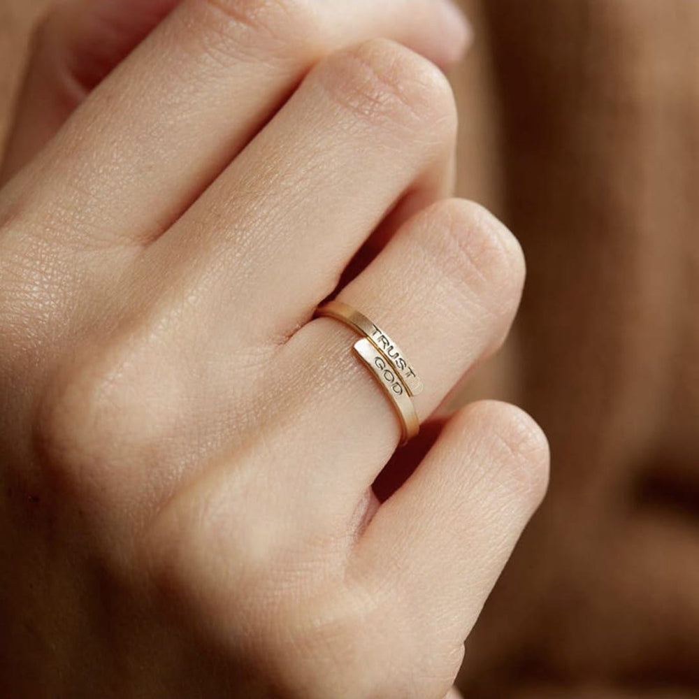 Bague à anneau fendu TRUST GOD de Christianartworkshop : Compagnon fidèle de la confiance divine - image 1